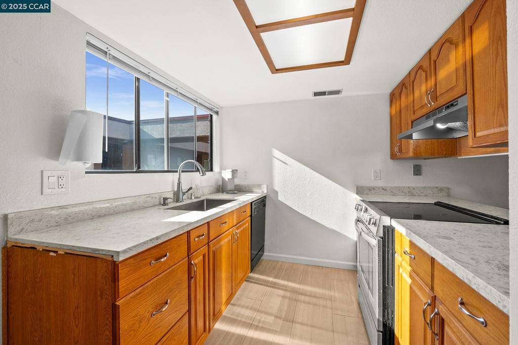 Walnut Creek, CA 94596,1600 Carmel Drive #15