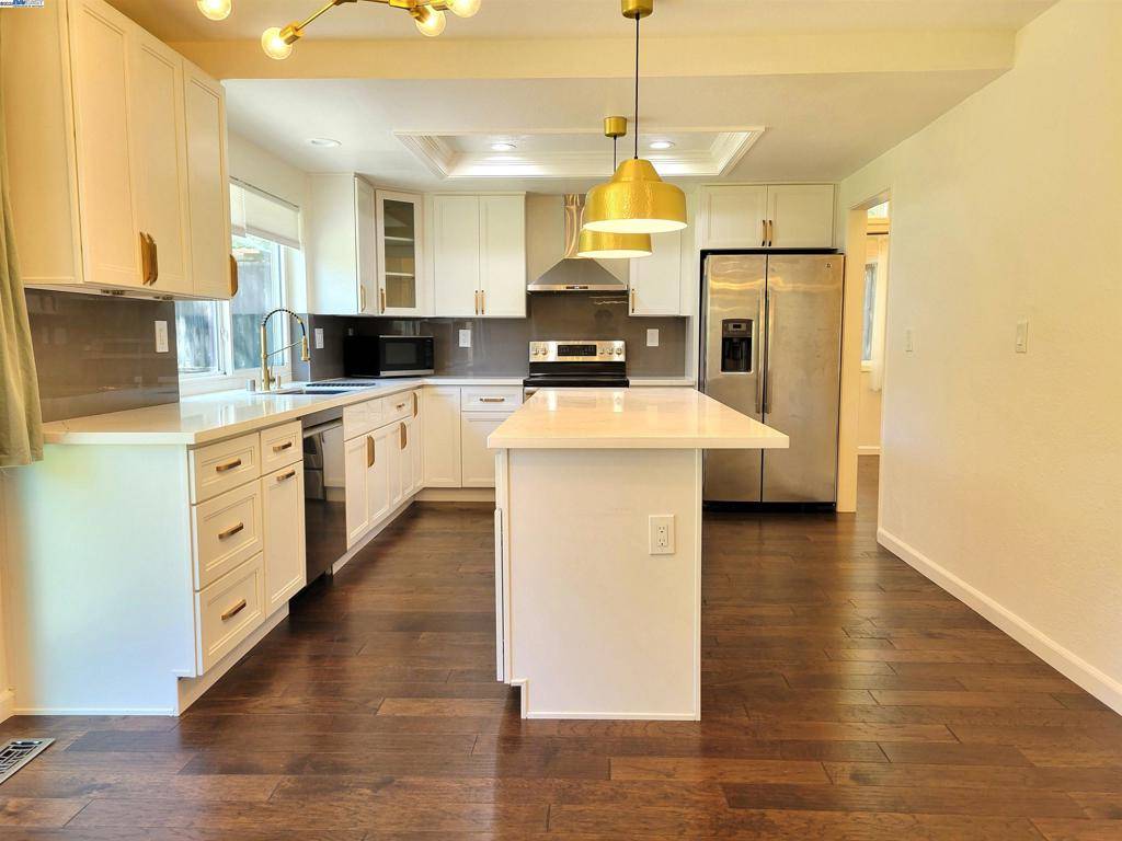 Castro Valley, CA 94552,17089 Columbia Dr