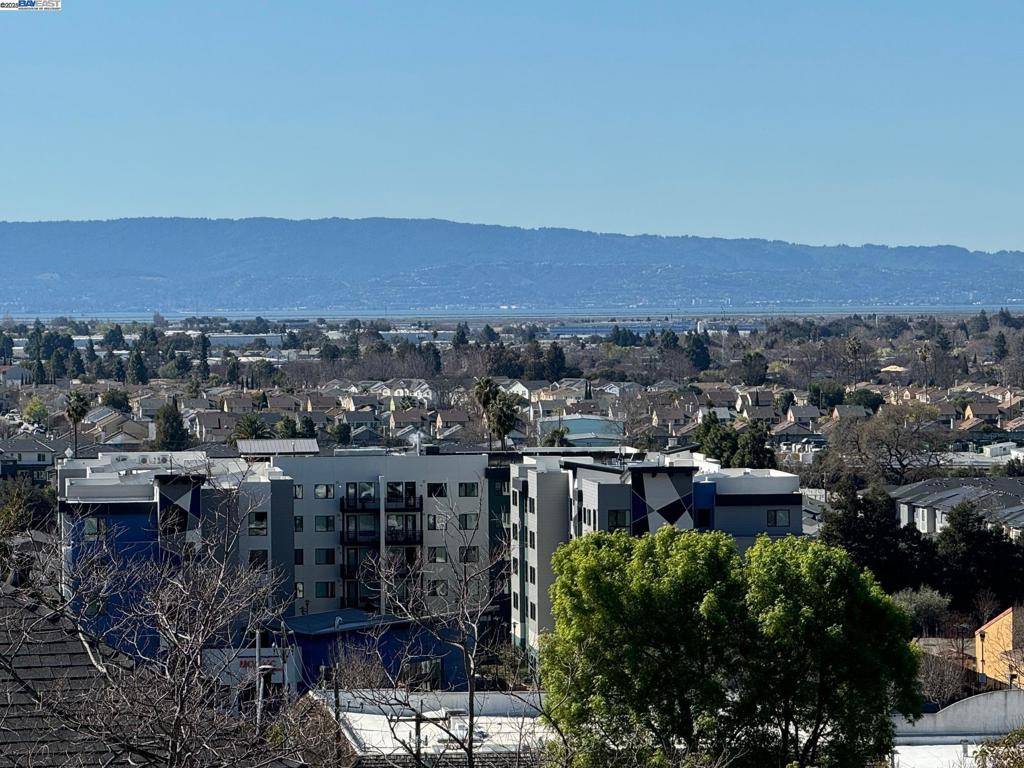 Hayward, CA 94544,681 ROYSTON LN #331