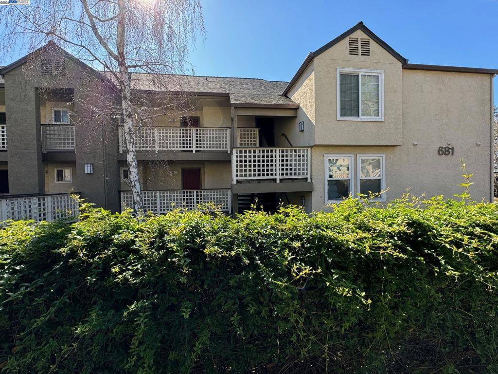 Hayward, CA 94544,681 ROYSTON LN #331