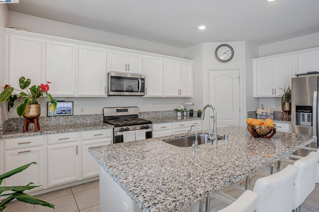 Vacaville, CA 95687,859 Helmsley Dr