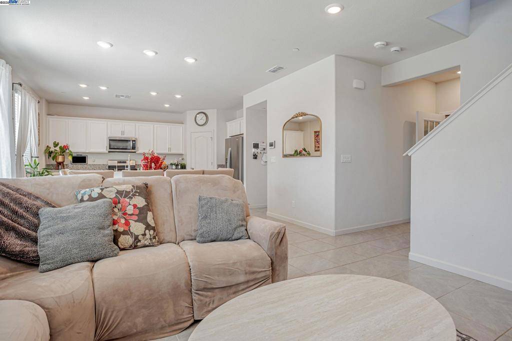 Vacaville, CA 95687,859 Helmsley Dr
