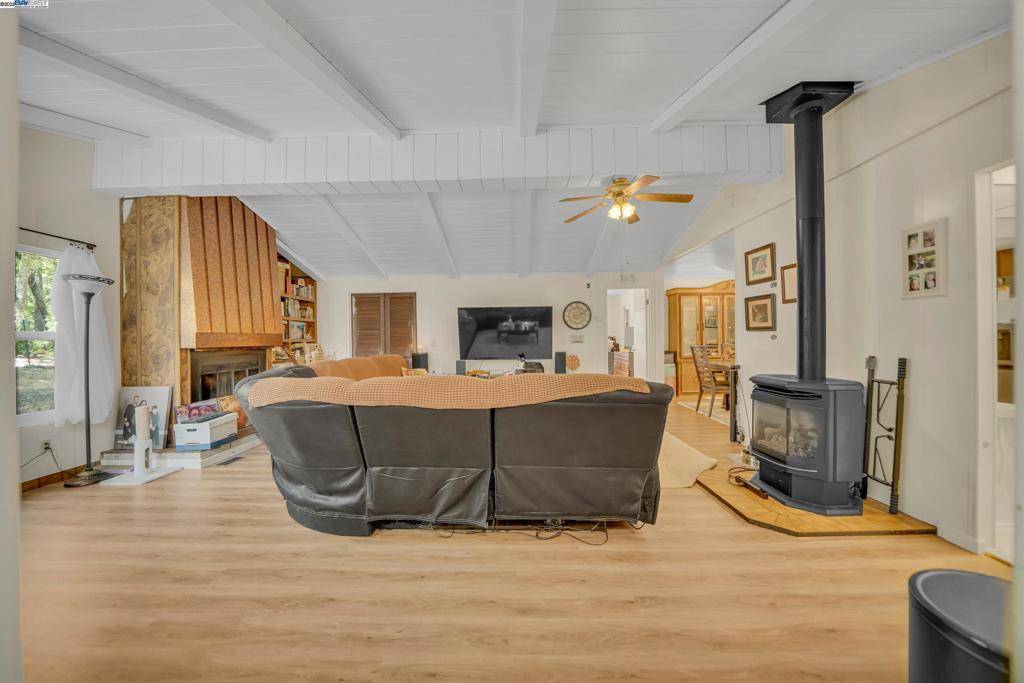 Grass Valley, CA 95945,13567 Raccoon Mountain Rd