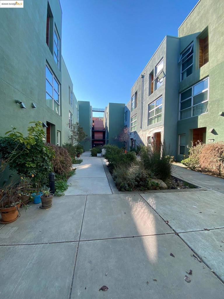 Emeryville, CA 94608,Address not disclosed