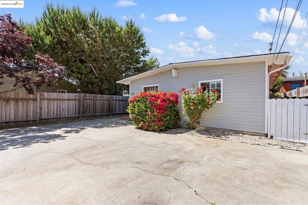 Berkeley, CA 94703,1611 Julia St