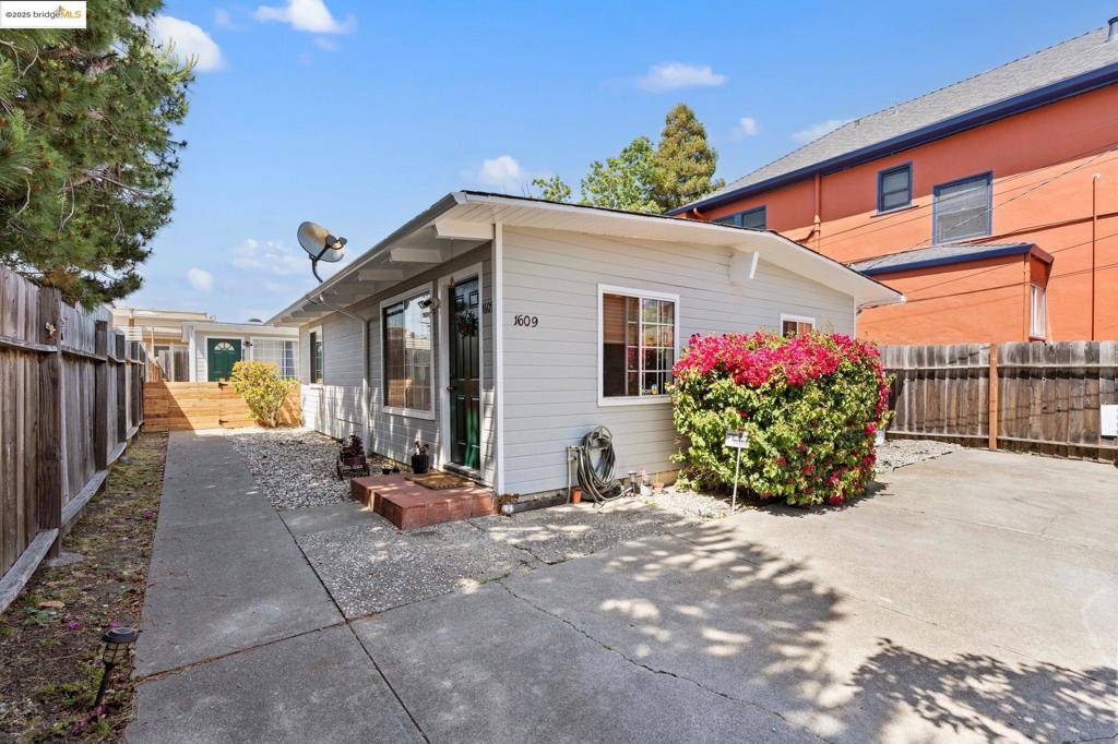 Berkeley, CA 94703,1611 Julia St