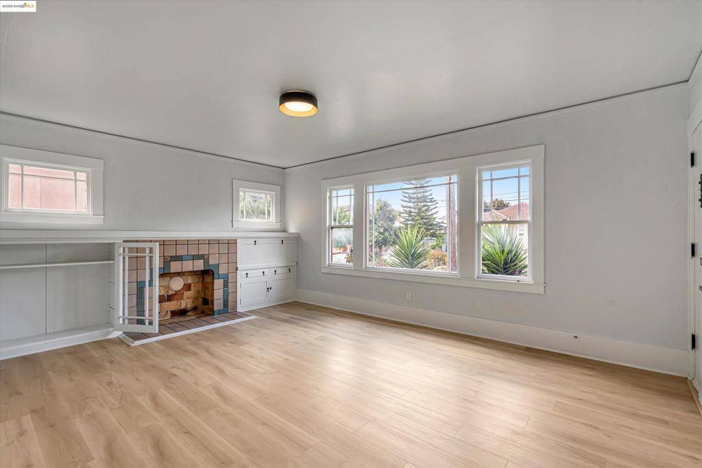 Oakland, CA 94608,865 40th