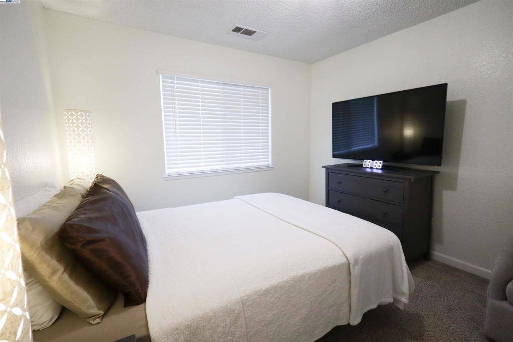 Manteca, CA 95337,480 Cherry Ln #E