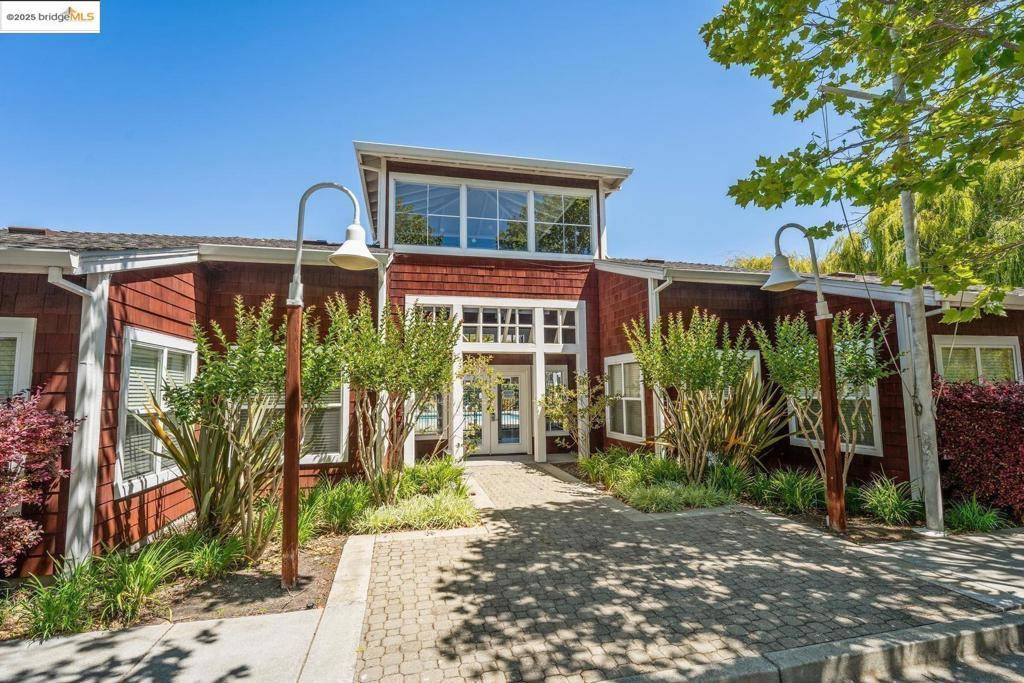 Richmond, CA 94804,92 Marina Lakes DR