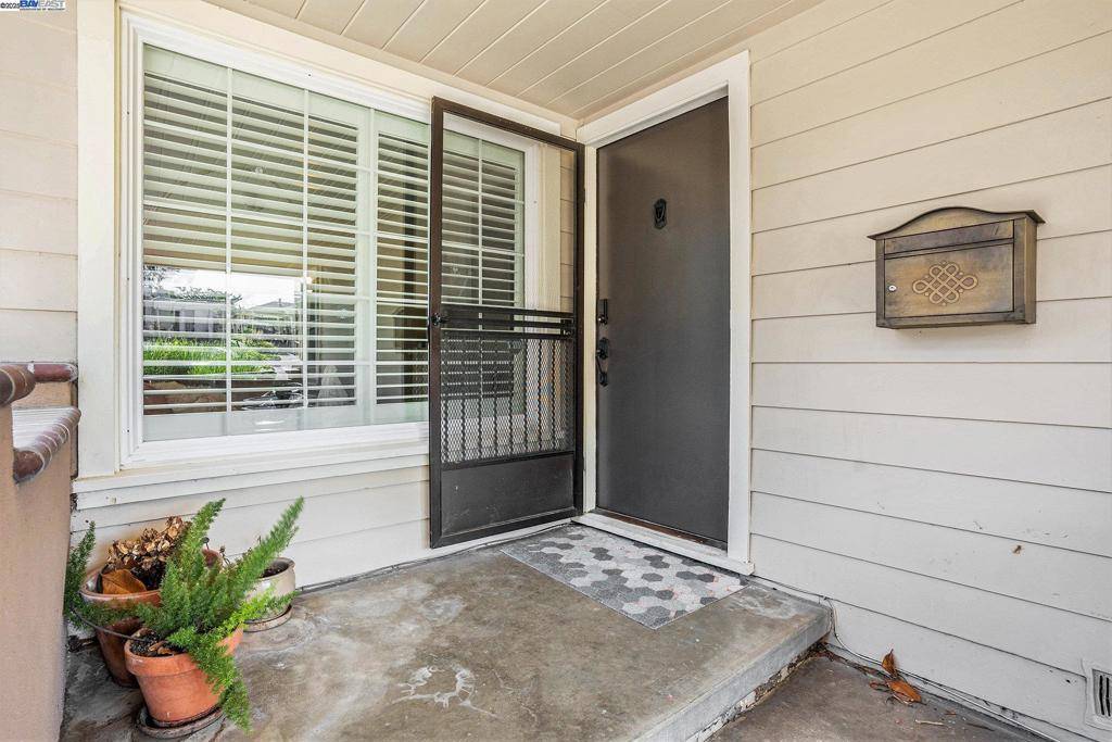 Castro Valley, CA 94546,18890 Santa Maria Ave