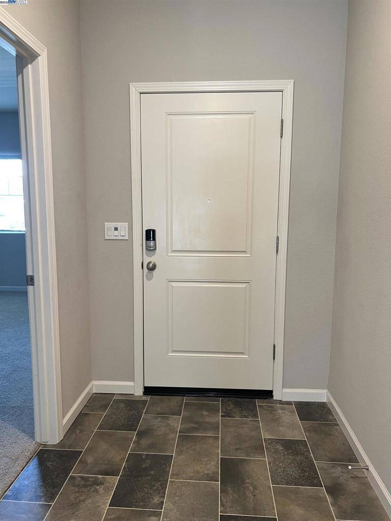 Patterson, CA 95363,935 Grimsby Lane