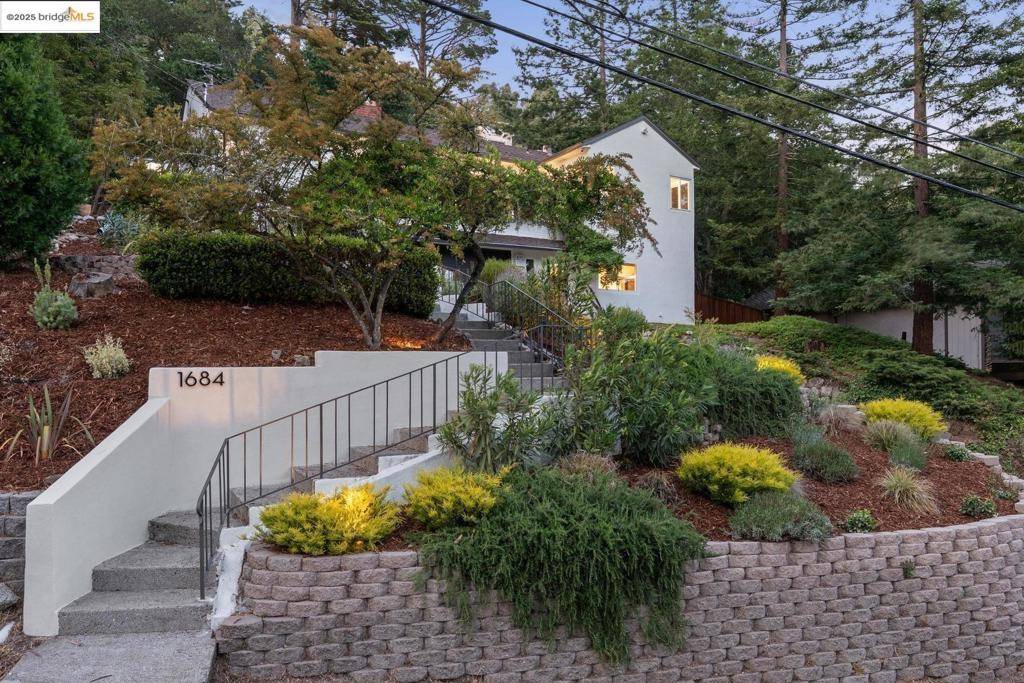 Oakland, CA 94611,1684 Arrowhead DR