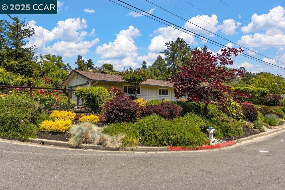 Orinda, CA 94563,1 Aspinwall Ct