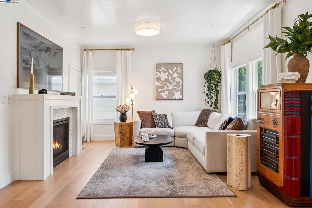 Pleasanton, CA 94566,403 Saint Mary St
