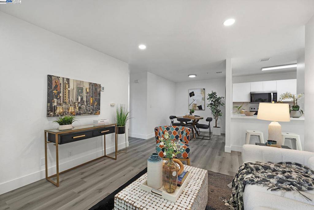 Walnut Creek, CA 94597,3173 Wayside Plz #102