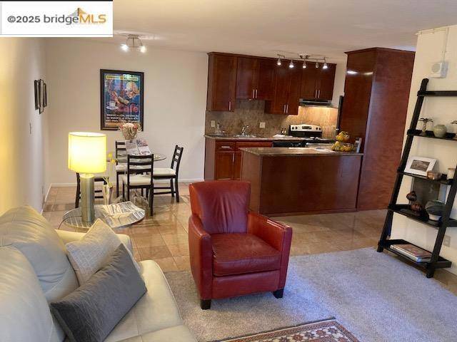 Oakland, CA 94610,375 Jayne Avenue #106