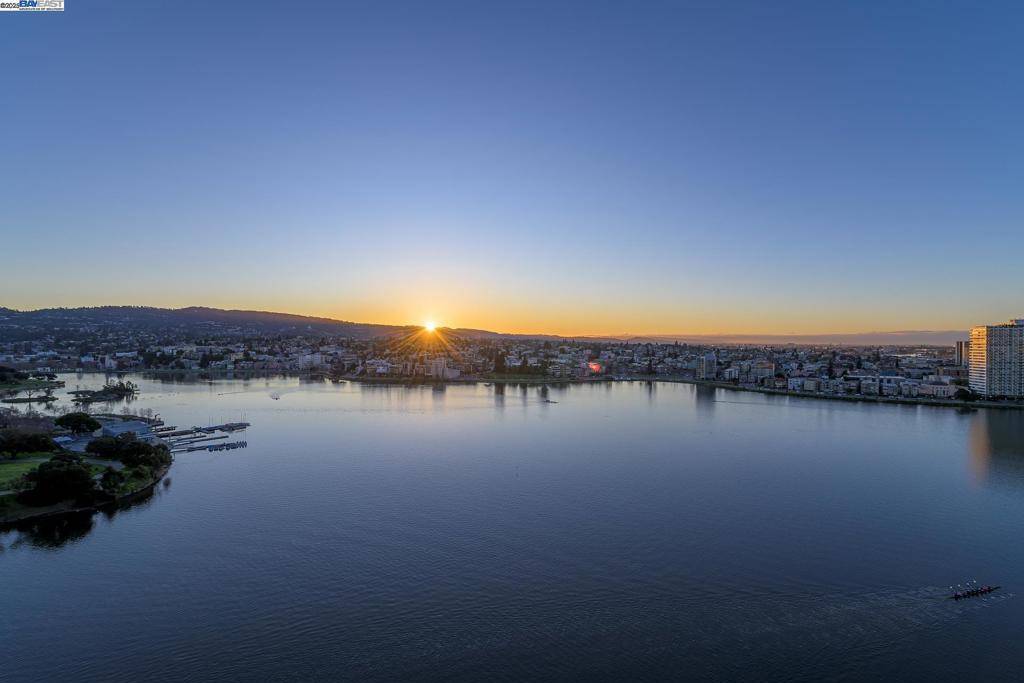 Oakland, CA 94612,1 Lakeside Dr #1806