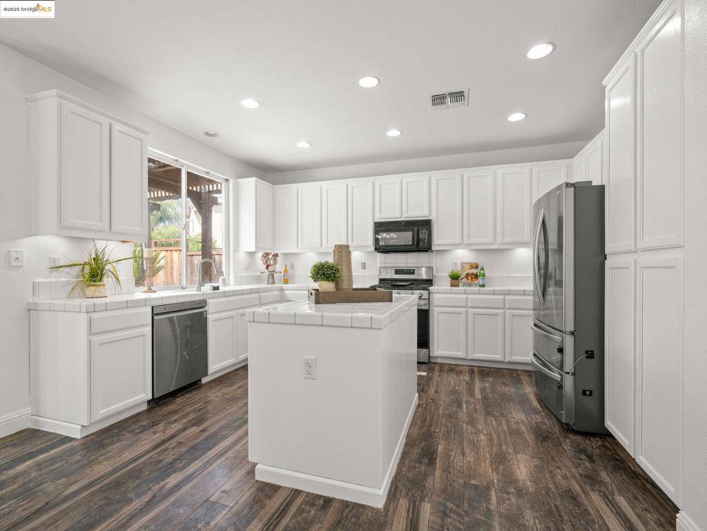 Tracy, CA 94577,1175 Nicholas ct