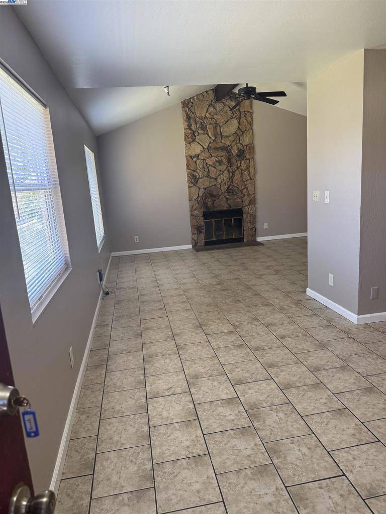 Oakland, CA 94603,9437 Peach Street