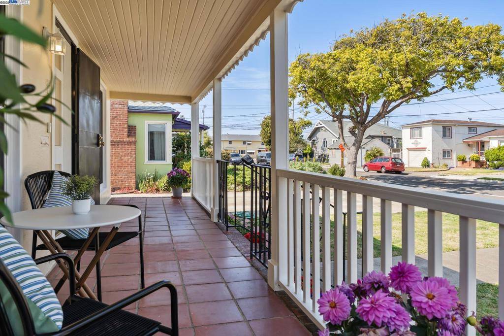 Alameda, CA 94501,114 Santa Clara Ave
