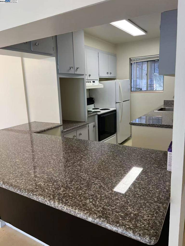 Oakland, CA 94612,1425 Lakeside Dr #201