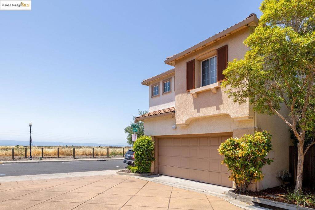 San Leandro, CA 94579,15388 Heron Dr