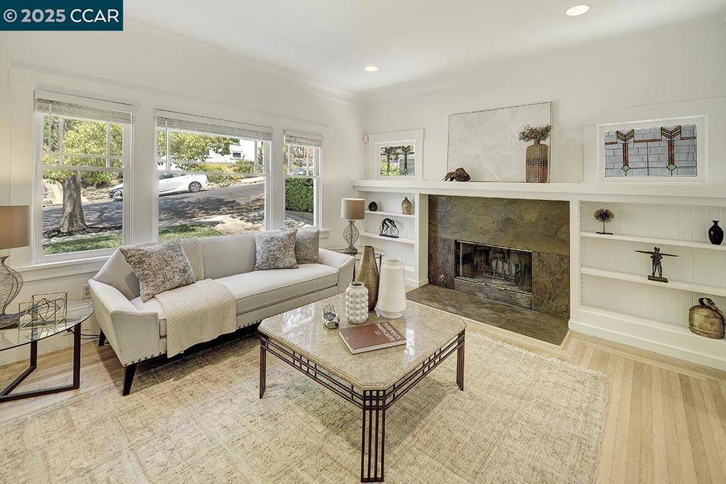 Oakland, CA 94602,1039 Elsinore