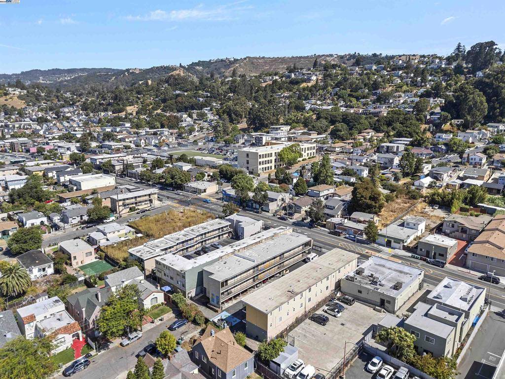 Oakland, CA 94605,7975 MacArthur Blvd