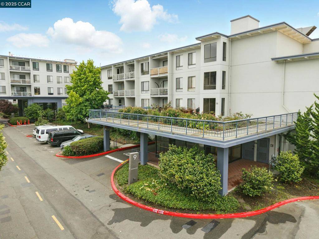 Emeryville, CA 94608,9 Commodore Dr #A208