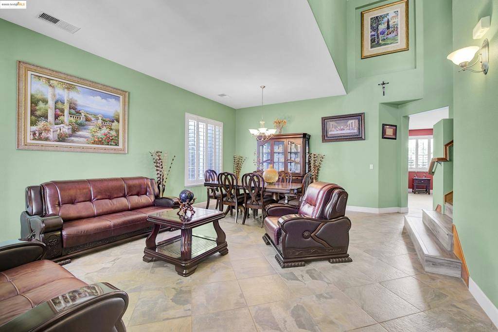 Antioch, CA 94509,4068 Barn Hollow Way