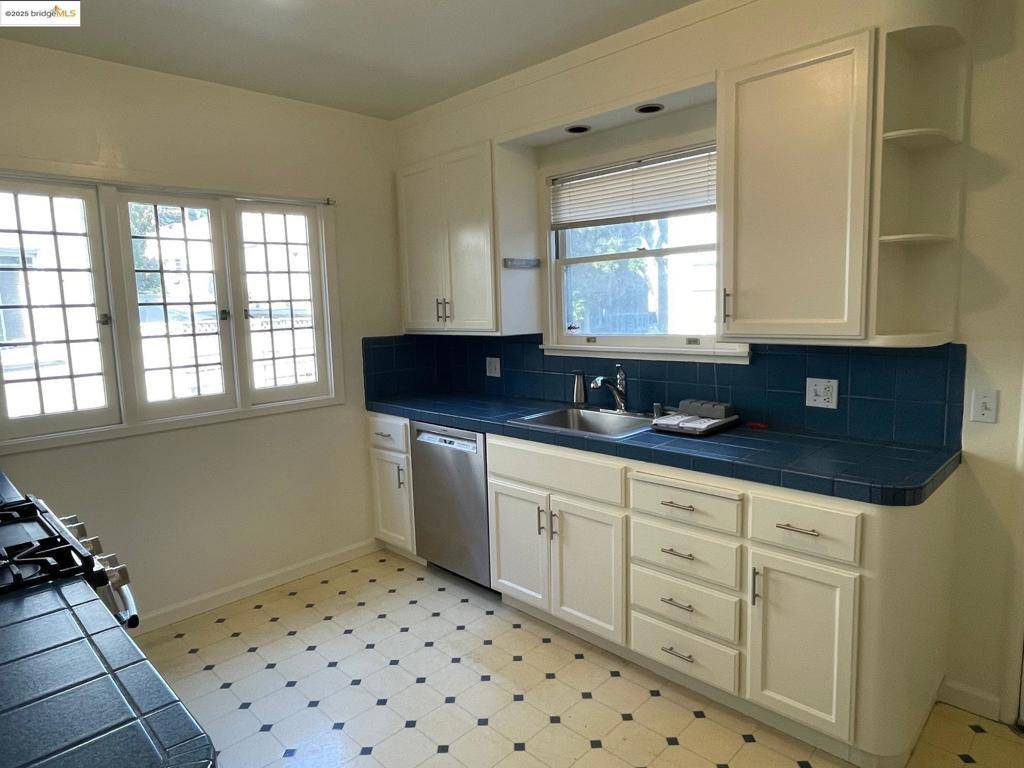 Oakland, CA 94610,741 Haddon Pl