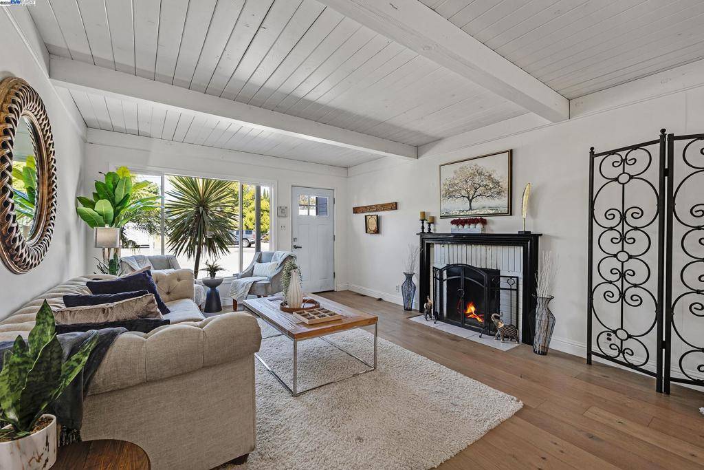 Castro Valley, CA 94546,20089 Emerald Ct