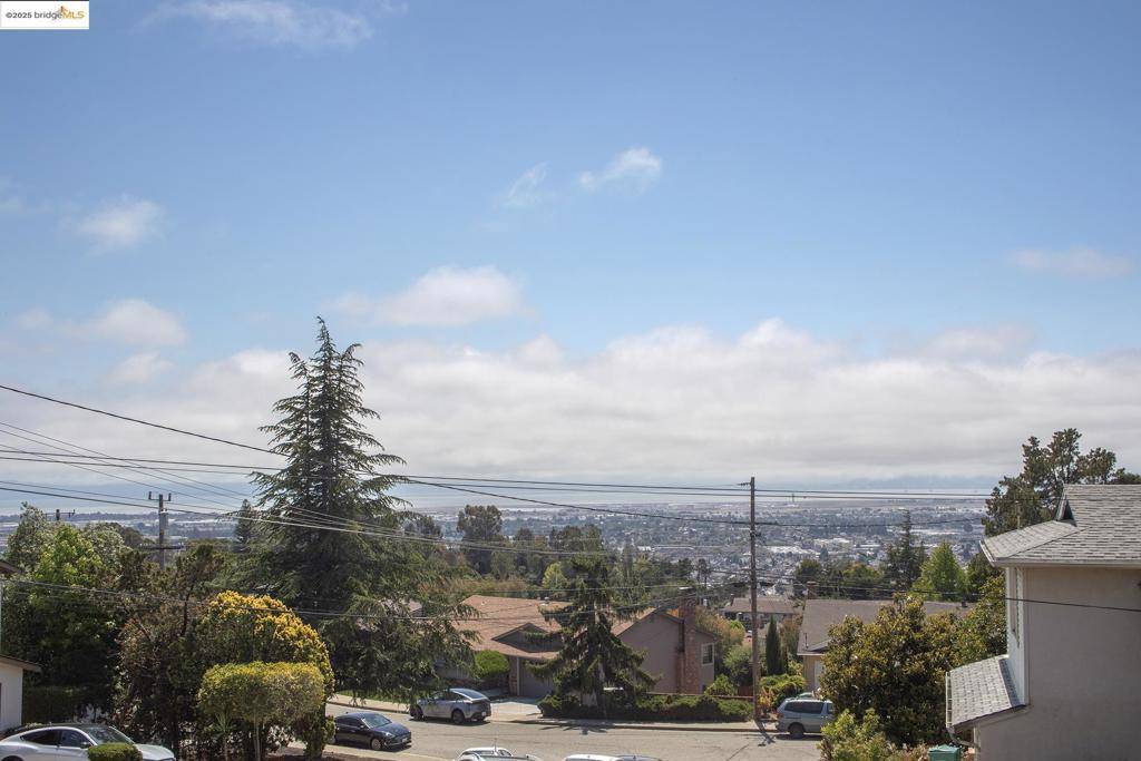 Oakland, CA 94605,21 Maggiora Ct