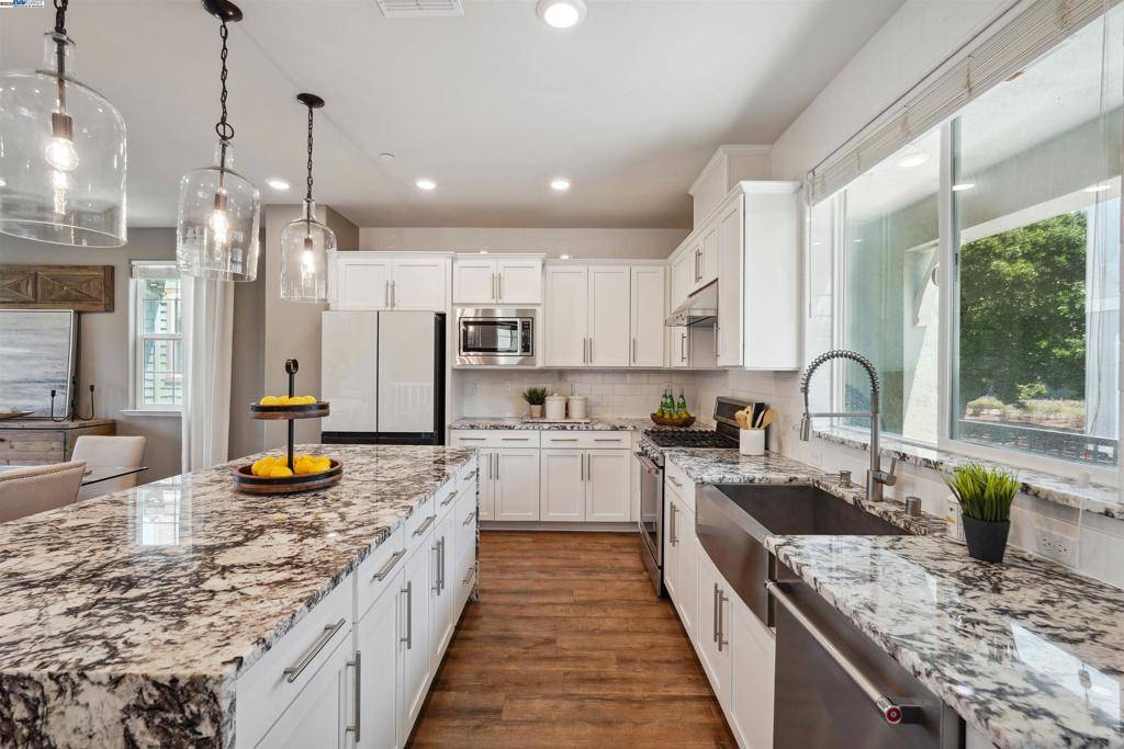 Hayward, CA 94541,1271 Walpert St