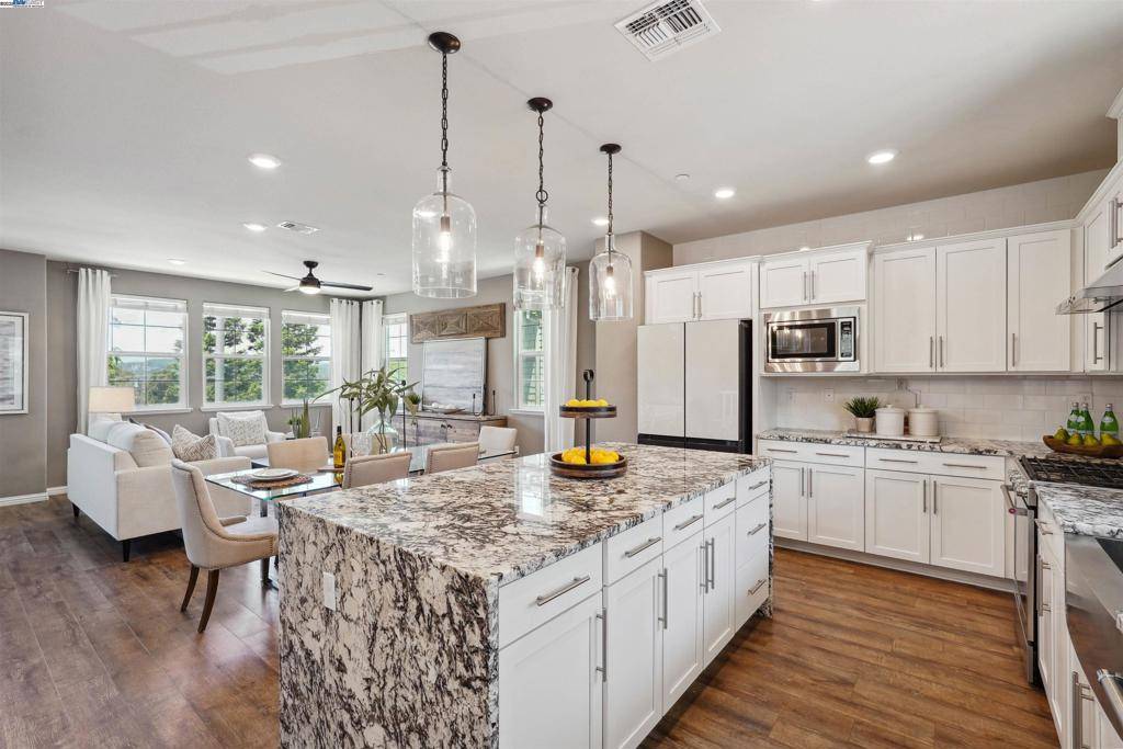 Hayward, CA 94541,1271 Walpert St