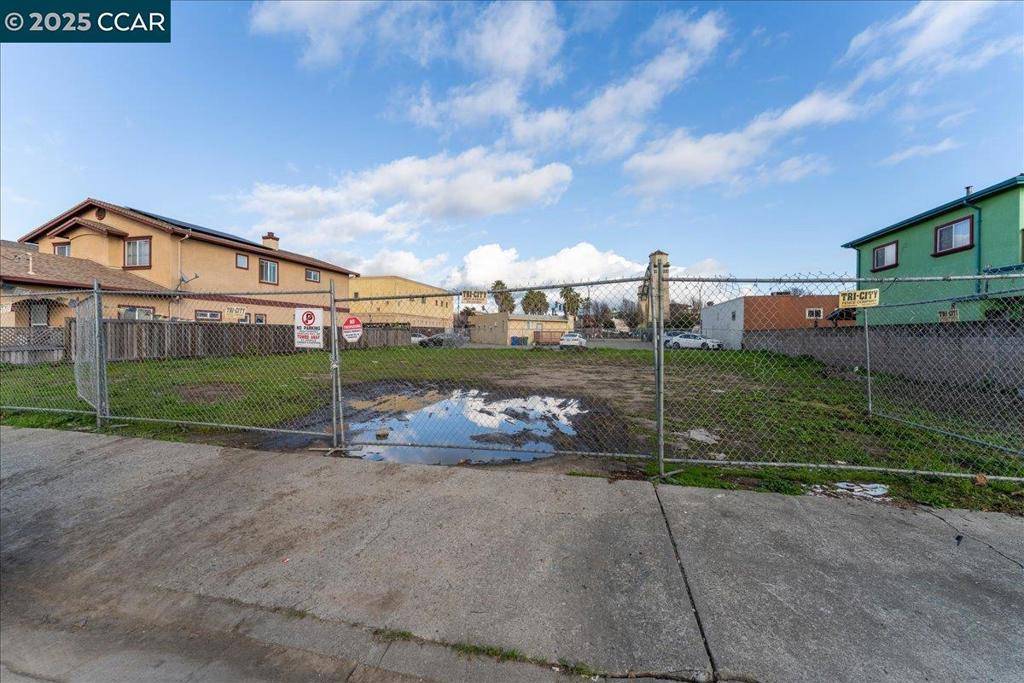 San Pablo, CA 94806,2432 22Nd St