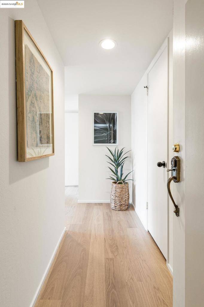 Oakland, CA 94618,5343 Broadway Ter #401