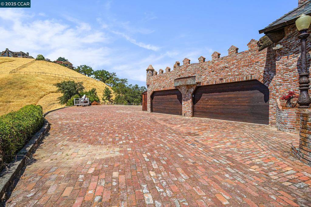 Alamo, CA 94507,176 Mountain Canyon Ln