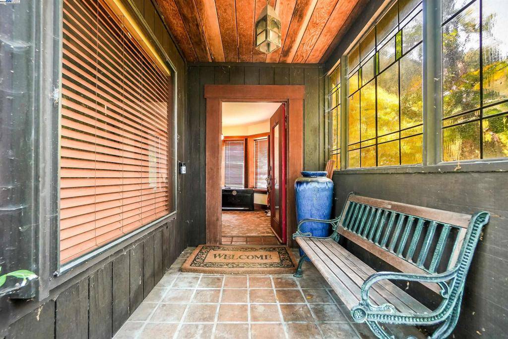 San Rafael, CA 94903-3840,21 Red Rock Way