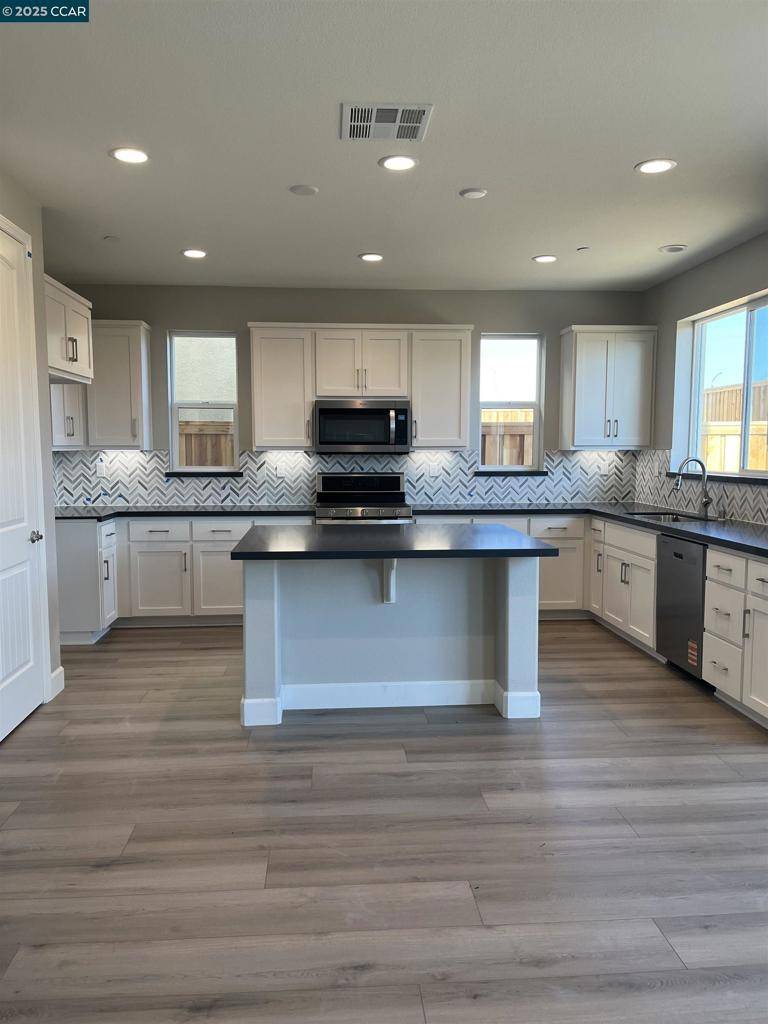 Pittsburg, CA 94565,1406 Cobblestone Drive