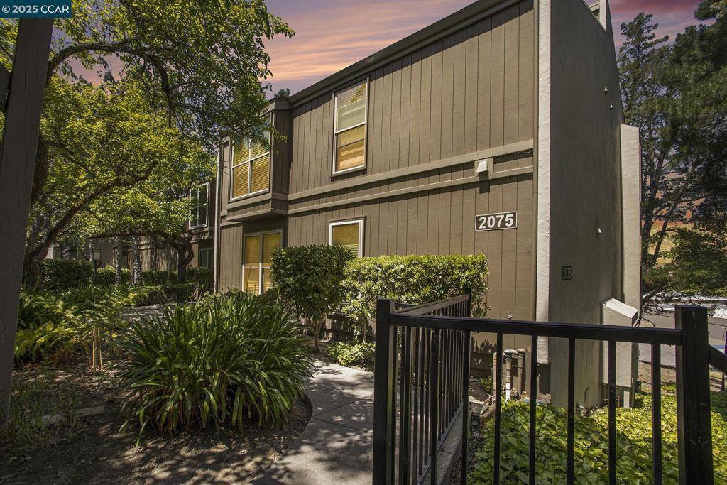 Moraga, CA 94556,2075 Ascot Dr #221