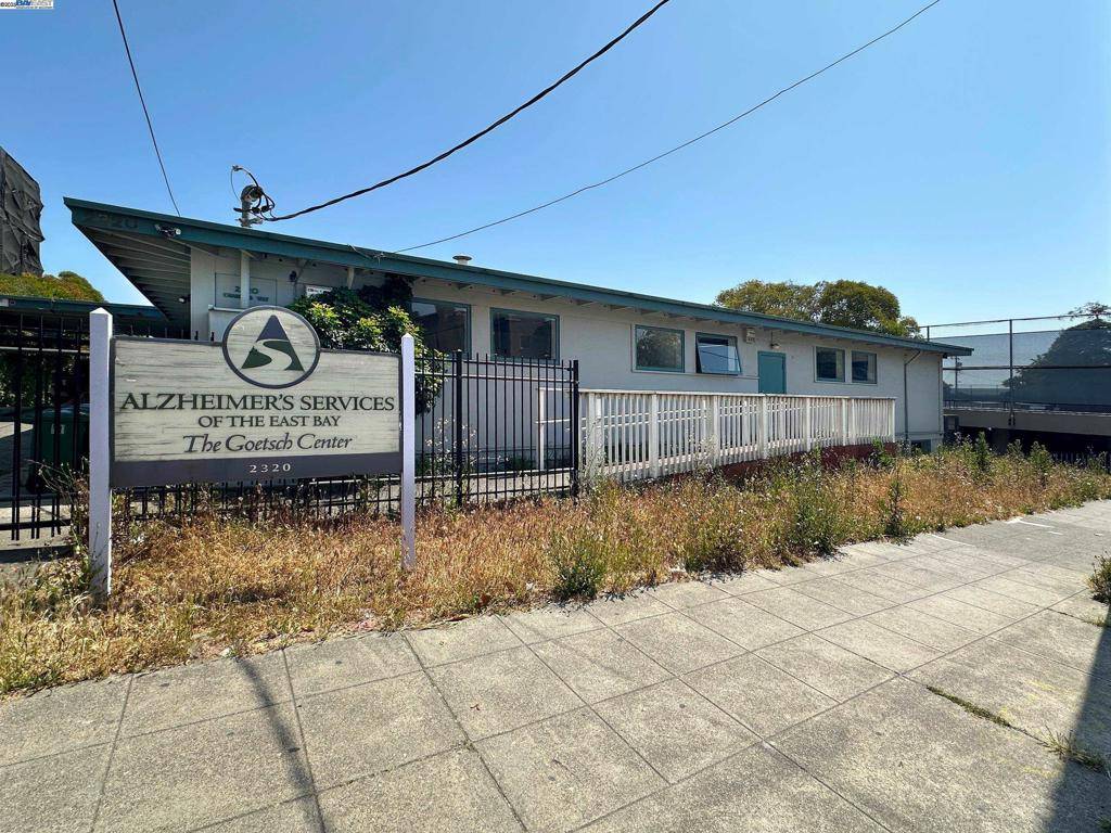 Berkeley, CA 94704,2320 Channing Way