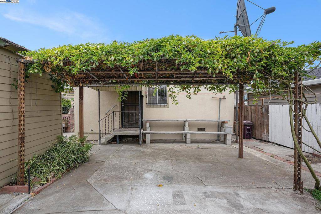 Oakland, CA 94603,2142 107Th Ave