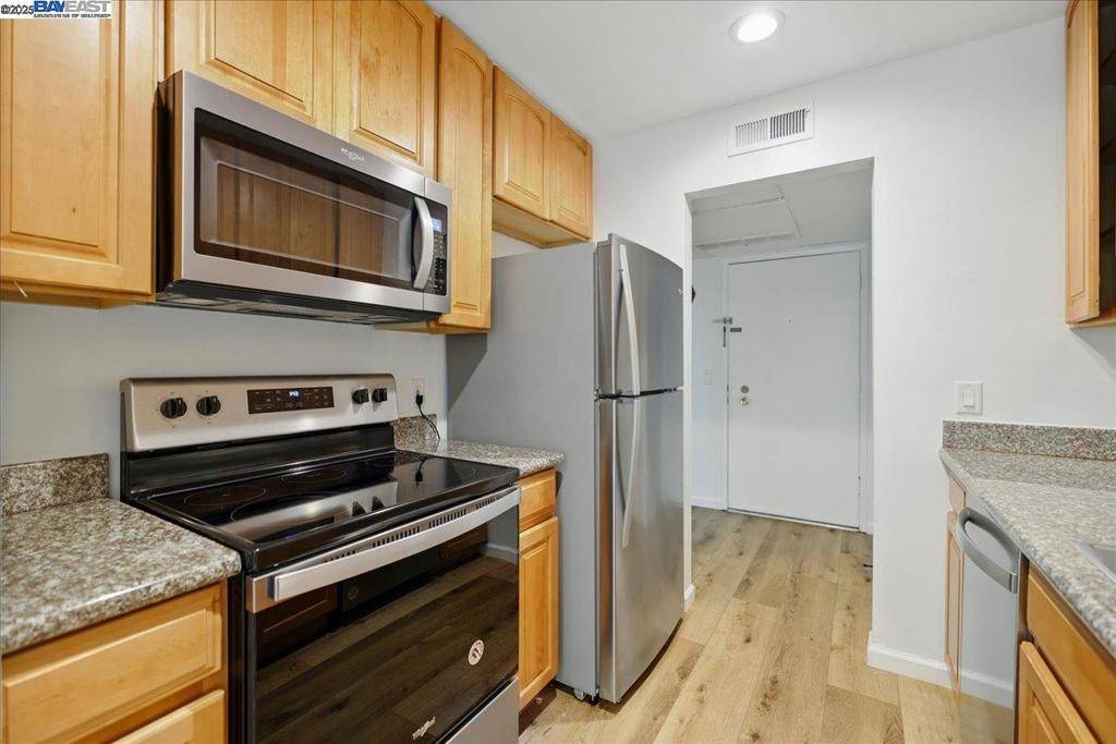 Walnut Creek, CA 94596,470 N Civic Dr #204