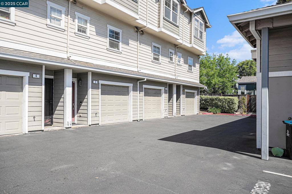 Martinez, CA 94553,2 Ashford Pl