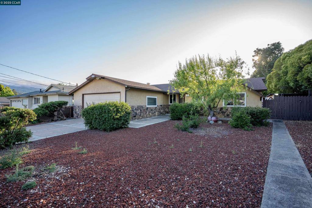 Novato, CA 94947,19 Estates Dr