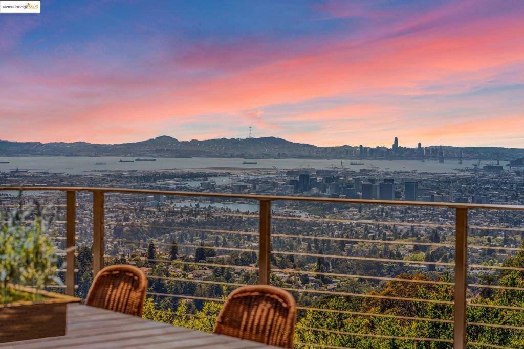 Oakland, CA 94611,25 Holyrood Manor