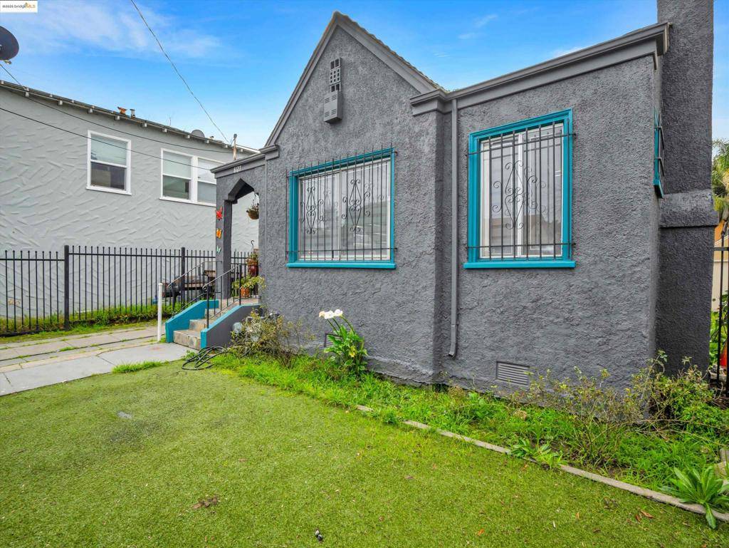 Oakland, CA 94605,8127 Hillside St