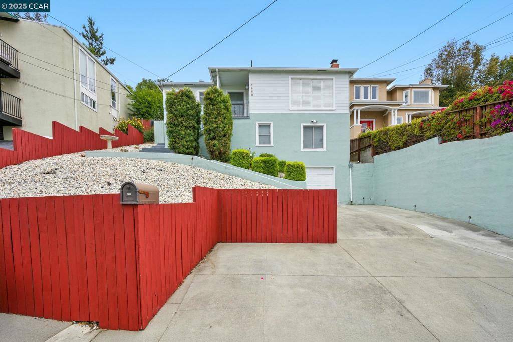 Oakland, CA 94605,7968 Michigan Ave