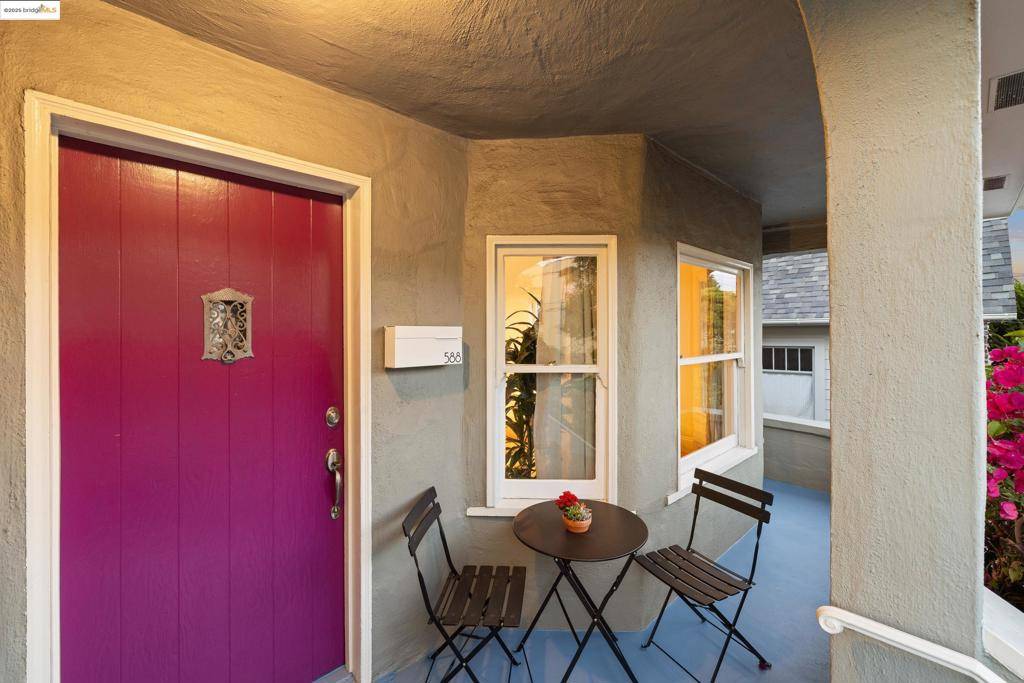 Oakland, CA 94609,588 61st Street